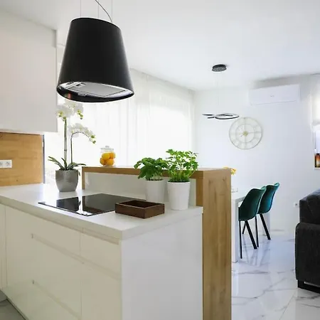Anna Apartman *