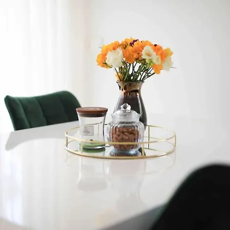 Anna Apartman *